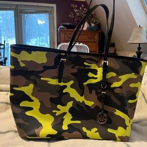 Michael kors large tote with matching wallet
